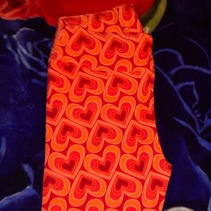 TC valentine Lularoe leggings